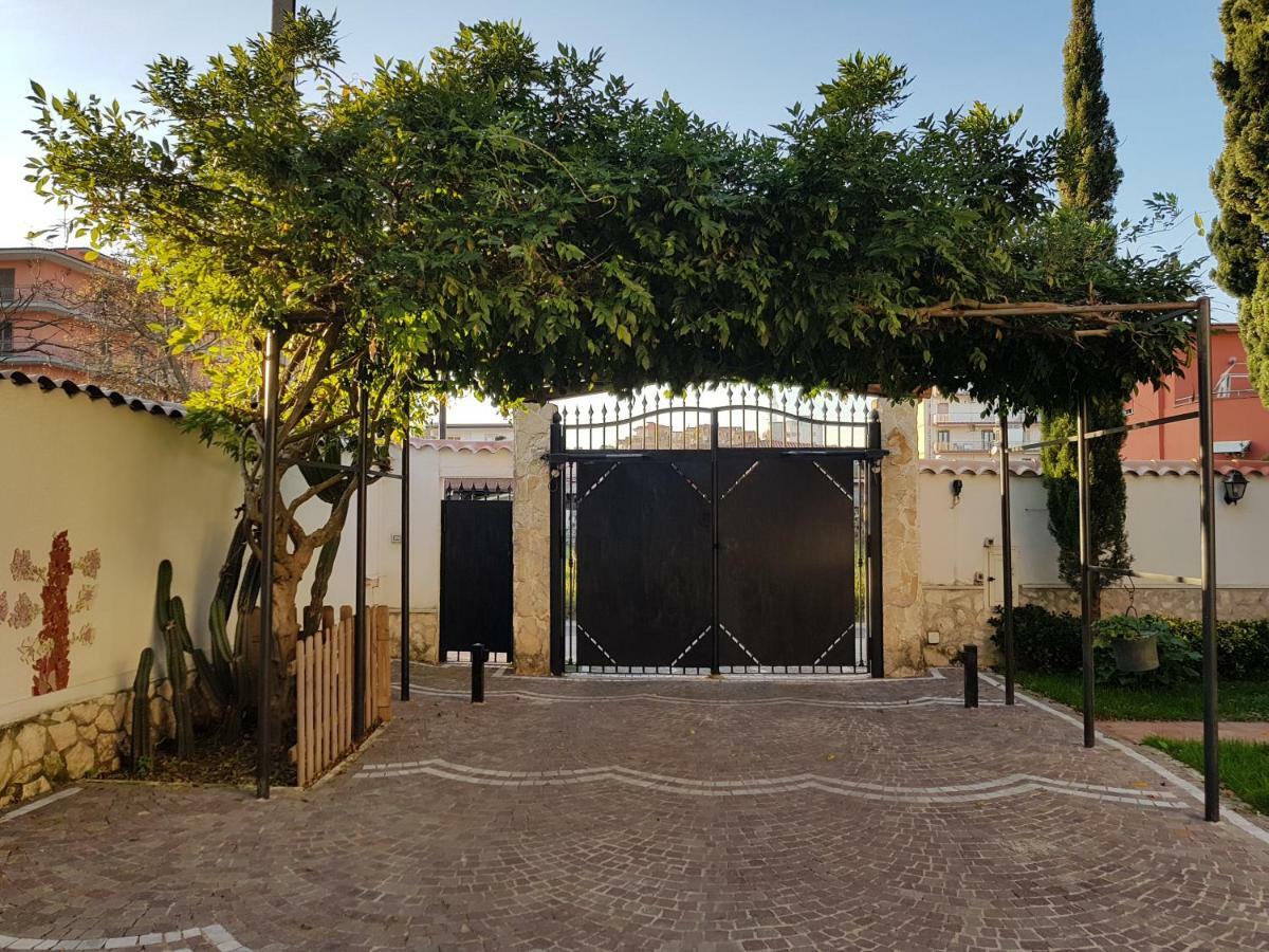 Tabor 1 Garden & Parking Nápoles Exterior foto